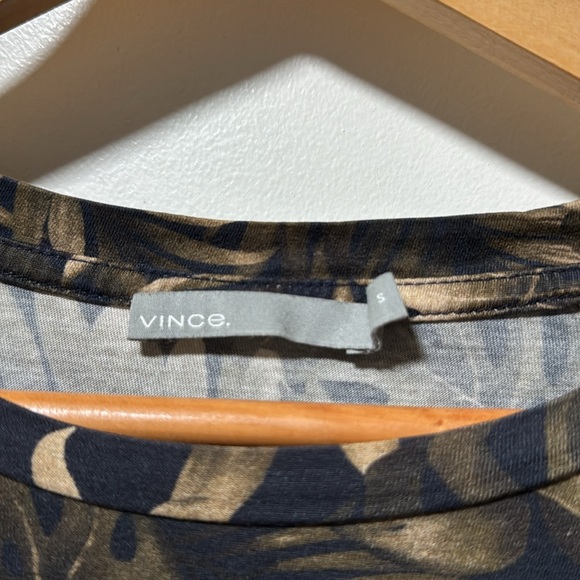 Vince brown Pima cotton leaf patterned SS crew neck tee size small - Picture 2 of 5